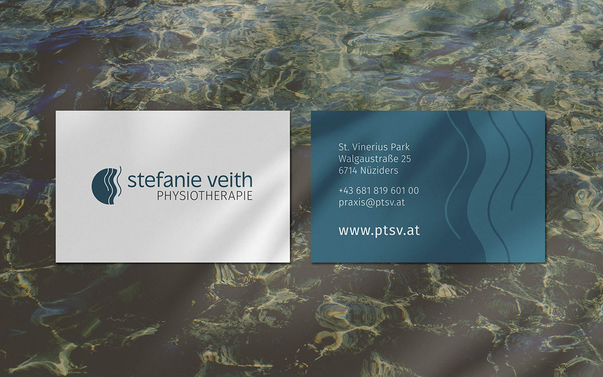 Referenzprojekt des Grafikatelier Montafon als Mockup Visitenkarte für Stefanie Veith, Physiotherapie