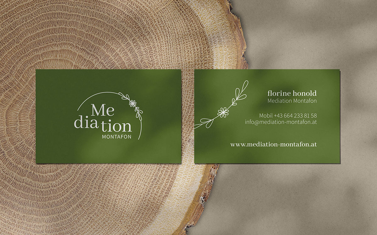 Referenzprojekt des Grafikatelier Montafon als Mockup Visitenkarte für Mediation Montafon, Florine Fürstler